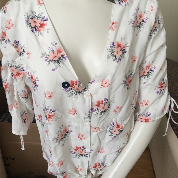 Abercrombie & Fitch V-Neck Short Sleeves Top - Picture 2 of 6